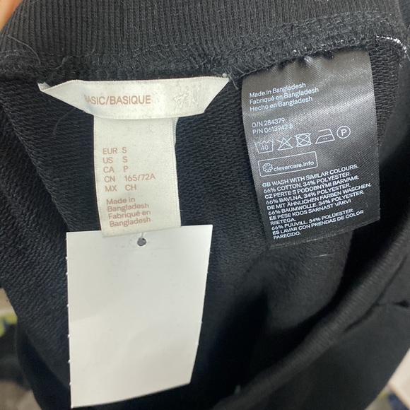 275. NWT H&M black sweatshorts size S - Picture 3 of 4